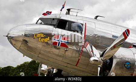 Douglas DC-3 'Little Egypt' en exposition statique à l'Airshow 2019 Flying Legends à l'Imperial War Museum, Duxford Banque D'Images