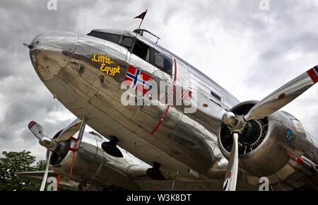 Douglas DC-3 'Little Egypt' en exposition statique à l'Airshow 2019 Flying Legends à l'Imperial War Museum, Duxford Banque D'Images