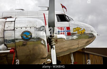 Douglas DC-3 'Little Egypt' en exposition statique à l'Airshow 2019 Flying Legends à l'Imperial War Museum, Duxford Banque D'Images