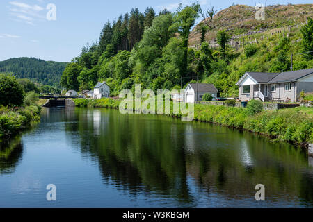 Vue en regardant l'écluse 6 à Cairnbaan sur Canal Crinan, Argyll and Bute, Ecosse, Royaume-Uni Banque D'Images