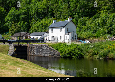 Vue en regardant l'écluse 6 à Cairnbaan sur Canal Crinan, Argyll and Bute, Ecosse, Royaume-Uni Banque D'Images