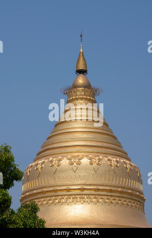 Le Myanmar, Bagan, Birmanie aka-Nyaung U. La Pagode Shwezigon ou Shwezigon Paya, temple bouddhiste. La pagode d'or est un typique en forme de cloche birmane stupa. Banque D'Images