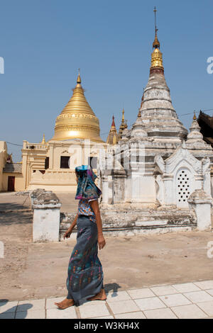 Le Myanmar, Bagan, Birmanie aka-Nyaung U. La Pagode Shwezigon ou Shwezigon Paya, temple bouddhiste. La pagode d'or est un typique en forme de cloche birmane stupa. Banque D'Images