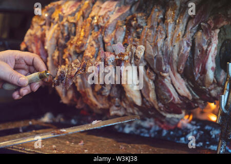 Acg turc döner dans four à bois. Banque D'Images