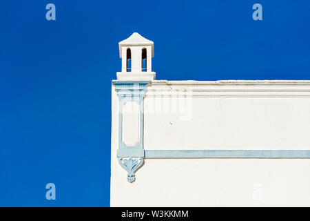 Détails d'une frise sur une vieille maison de la ville d'Olhao, Algarve, Portugal Banque D'Images