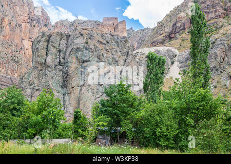 Enguzek kapi château en haute montagne Uzundere, à Erzurum, Turquie Banque D'Images