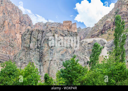 Enguzek kapi château en haute montagne Uzundere, à Erzurum, Turquie Banque D'Images