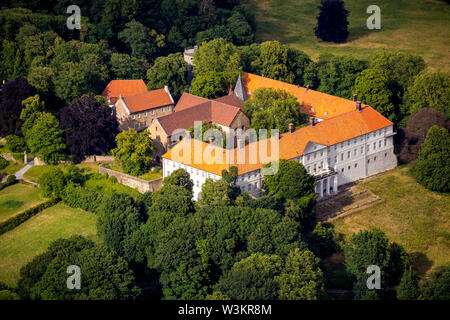 Vue aérienne du château Cappenberg avec l'église catholique à Selm dans la région de la Ruhr dans l'Etat fédéral en Germa Banque D'Images