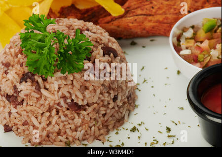 Assiette de gallo pinto nourriture latine traditionnelle vue rapprochée Banque D'Images