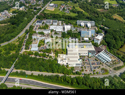 Vue aérienne de la zone commerciale de Bensberg à l'autoroute A4 à Bergisch Gladbach dans Bergisches pays dans l'état de Rhénanie du Nord-Westphalie, Allemagne Banque D'Images