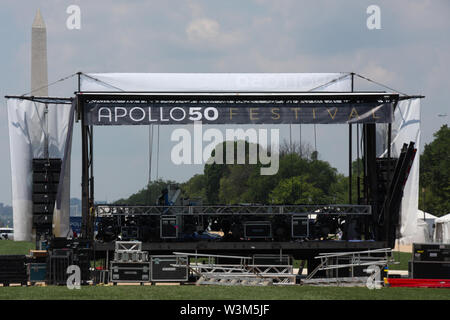 Washington, DC, USA. 16 juillet, 2019. À compter du 16 juillet, le 50e anniversaire du lancement de la mission Apollo 11, le Smithsonian National Air and Space Museum ont débuté leur 50e anniversaire d'Apollo 11 en revenant à afficher, pour la première fois en 13 ans et après l'objet de vastes travaux de conservation, Neil Armstrong's spacesuit de premier atterrissage sur la Lune. Vu ici est une étape pour être utilisé au cours de la ''Apollo 50'' Festival qui aura lieu sur le National Mall, en face de l'air et de l'espace du 18 juillet à la 20e célébration du 50e anniversaire de la première lune l Banque D'Images