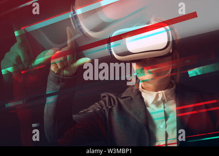 Man casque de réalité virtuelle, l'image numérique Banque D'Images