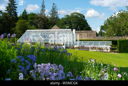 Extérieur de jardin à Blantyre en Îles Falkland, Fife, Scotland, UK Banque D'Images