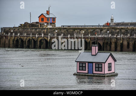 D'ART, partie de la maison de vacances projet, dans le port de Folkestone, Kent, UK en juillet 2019 Banque D'Images