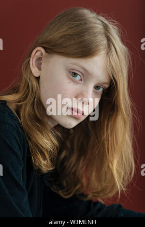 Portrait de jeune fille aux cheveux blonds Banque D'Images