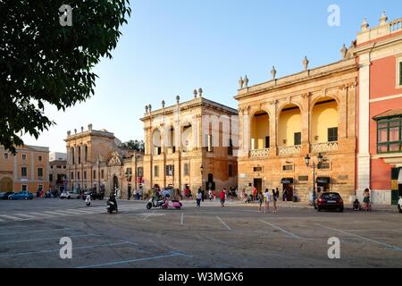 Le vieux centre-ville de Ciutadella en étés soir lumière, Îles Baléares Minorque espagne Europe Banque D'Images