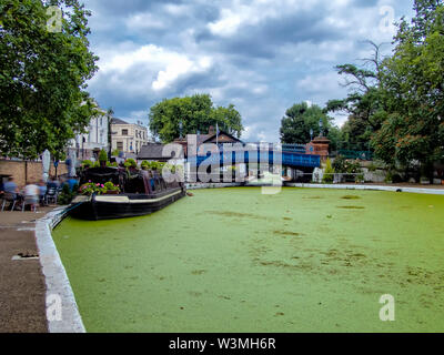 Le Grand Union Canal dans la Petite Venise, Londres Banque D'Images