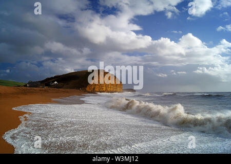 UK, Dorset, Jurassic Coast, West Bay, sur l'un des hivers orageux Jour Banque D'Images