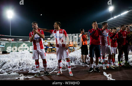 Les joueurs de l'étoile rouge Belgrade célébrer la victoire Banque D'Images