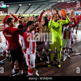 Les joueurs de l'étoile rouge Belgrade célébrer la victoire Banque D'Images