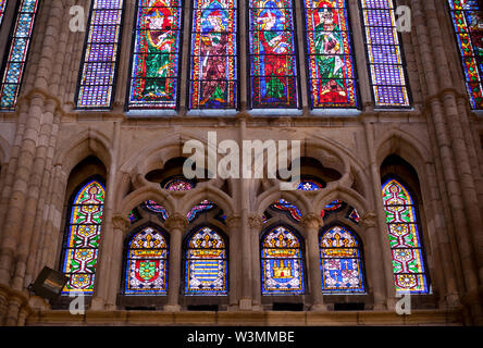 Vitraux latéraux de la cathédrale de Leon, également appelée la Maison de la lumière. Nord-Ouest de l'Espagne Banque D'Images