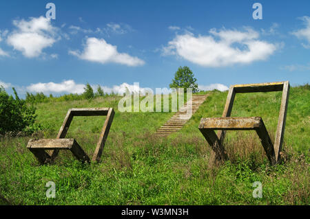 UK,South Yorkshire,Rotherham Centenaire,Nature,Parc Riverside Chaise Sculptures Banque D'Images