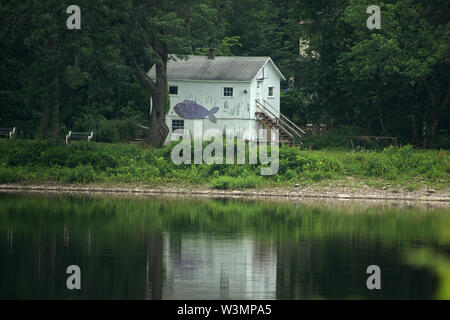 Chalet en bois sur les rives du fleuve Delaware à New Hope, PA, USA Banque D'Images