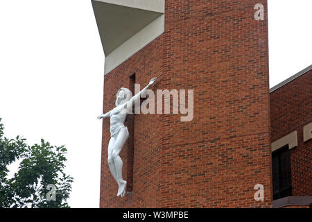 Sculpture de Jésus Christ crucifié à l'extérieur de l'Église dans New Hope, PA, USA Banque D'Images