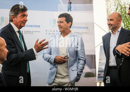 16 juillet 2019 - 17 juillet 2019 (Malaga) L'acteur Antonio Banderas Malaga a assisté à la présentation officielle de la projet immobilier Tours Picasso, dont il est l'image, à son avis, il reflète sa vision de l'avenir de Malaga, une ville qui, il a soutenu, ''doit pense que de luxe, d'une industrie qui peut contribuer beaucoup''. Ce projet prévoit la construction de trois tours résidentielles de 21 étages sur la côte ouest de Malaga capitale. Le complexe aura 86,963 mètres carrés et sera formé par trois tours résidentielles de 21 étages chacun. Le projet comprendra un total de 213 Banque D'Images