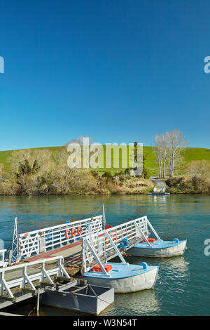 Bouche Tuapeka historique Ferry (1896) et de la rivière Clutha, Clutha District, au sud de l'Otago, île du Sud, Nouvelle-Zélande Banque D'Images