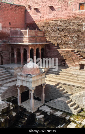 Toor ji ka Baori étape bien dans Jodhpur. Le Rajasthan. L'Inde Banque D'Images