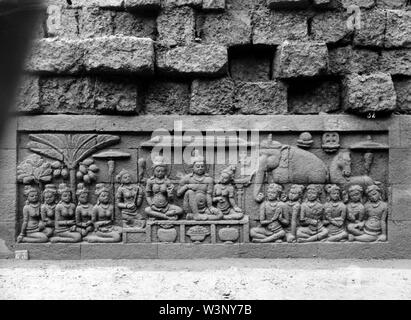 Reliëf O 129 op de verborgen voet van de Borobudur Banque D'Images