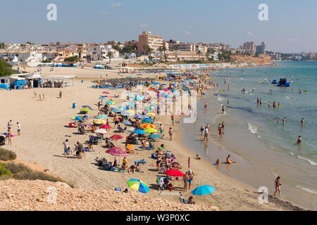 Denia, Costa Blanca, Espagne belle plage de la Méditerranée et de la côte sud du Cap Roig Banque D'Images