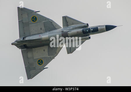 Le Saab 37 Viggen suédois '' Thunderbolt, un seul moteur de gamme moyenne à courte et de chasse des aéronefs d'attaque. Avion à réaction. Vol historique de la Force aérienne suédoise Banque D'Images