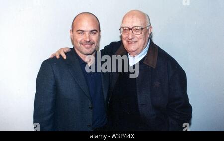 PROVINCE DE RAGUSE LUCA ZINGARELLI DANS ART LE COMMISSAIRE SALVO MONTALBANO D'ANDREA CAMILLERI DIRECTEUR, AUTEUR DE THÉÂTRE ET DE TÉLÉVISION (//IPA, Fotogramma - 2009-03-17) ps la photo peut être utilisé en respectant le contexte dans lequel elle a été prise, et sans intention diffamatoire du décorum de personnes représentée (/ IPA/Fotogramma, Répertoire de photos - Banque D'Images