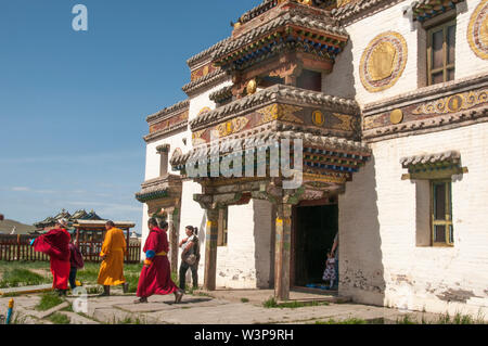 Des moines bouddhistes à Erdene Zuu Khiid (Cent) dans l'ancien monastère Trésors Karakorum, vallée de l'Orkhon, Mongolie Banque D'Images