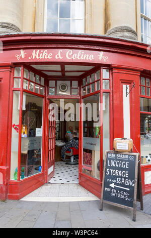 Mike et Colino Barbershop et de bagagerie, baignoire, Somerset, UK Banque D'Images