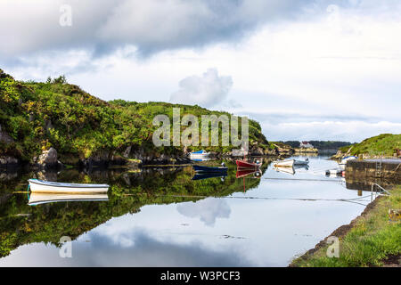 Port de Lackbeg près de Burtonport, comté de Donegal, Irlande. Un petit port de pêche dans la région de Rosses, sur la côte nord-ouest. Banque D'Images