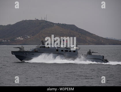 SAN DIEGO (5 juin 2019) - L'équipage d'un bateau de patrouille Mark VI, affecté à l'Escadron fluviales côtières 3, assure la formation au large de la côte de San Diego. Les membres de la Force de rivière côtière effectuer des missions à l'appui de la sécurité portuaire, maritime, de la protection de la force de sécurité des biens de grande valeur, l'aide humanitaire et secours en cas de catastrophe, ainsi que formation et exercices de partenariat avec les nations étrangères. (U.S. Photo de la marine par MC1 Woody S. Paschall/libérés) Banque D'Images