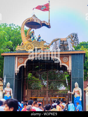 Porte d'entrée du temple Radhey rani pendant le festival Holi Barsana, Uttar Pradesh / Inde Banque D'Images