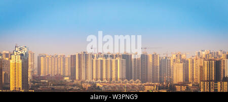 Vue panoramique sur les tours d'habitation dans la région de Greater Noida, Uttar Pradesh, Inde Banque D'Images