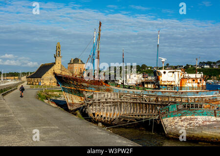 Camaret-sur-Mer. Cimetière de bateaux de pêche, département du Finistère, Bretagne, France Banque D'Images