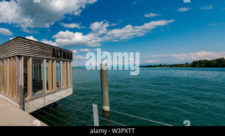 Altnau, TG / Suisse - 14. Juillet 2019 : vue rapprochée de la jetée à la fin de la jetée sur le lac de Constance Altnau Banque D'Images