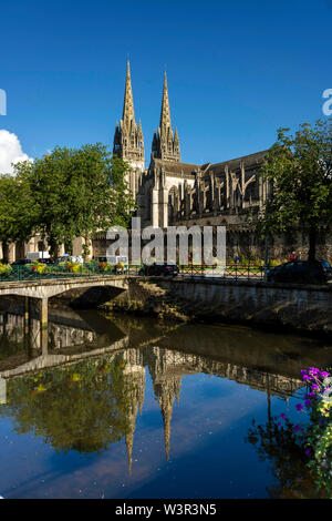 La cathédrale Saint-Corentin de Quimper et l'Odet, ministère Finstere, Bretagne, France Banque D'Images