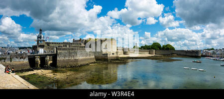 Les vieux murs de ville close, le noyau ancien de Concarneau, Finistère, Bretagne, France ministère Banque D'Images