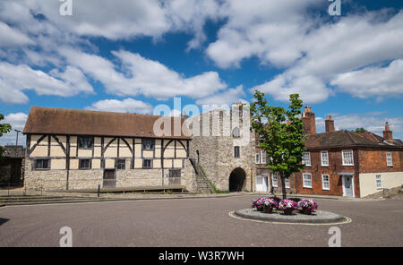 Le Westgate Hall et Westgate dans l'ancienne enceinte médiévale de Southampton, Hampshire, Royaume-Uni Banque D'Images