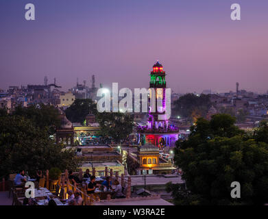 JODHPUR, INDE - circa 2018 Novembre : vue de la nuit de Ghanta Ghar, la Tour de l'horloge de Jodhpur. Jodhpur est la deuxième plus grande ville de l'état indien de Banque D'Images