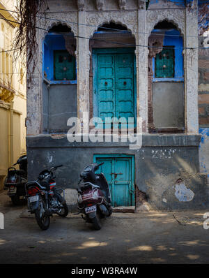 JODHPUR, INDE - circa 2018 Novembre : rue typique de Jodhpur. Jodhpur est la deuxième plus grande ville de l'état indien du Rajasthan. Jodhpur est un pop Banque D'Images