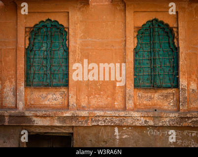 JODHPUR, INDE - circa 2018 Novembre : rue typique de Jodhpur. Jodhpur est la deuxième plus grande ville de l'état indien du Rajasthan. Jodhpur est un pop Banque D'Images
