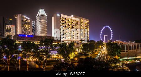 Singapour - Oct 7, 2018 : Paysage de nuit de Marina Square, Suntec City, Singapore Flyer, le Pan Pacific et l'hôtel Mandarin Oriental, Singapour. Banque D'Images